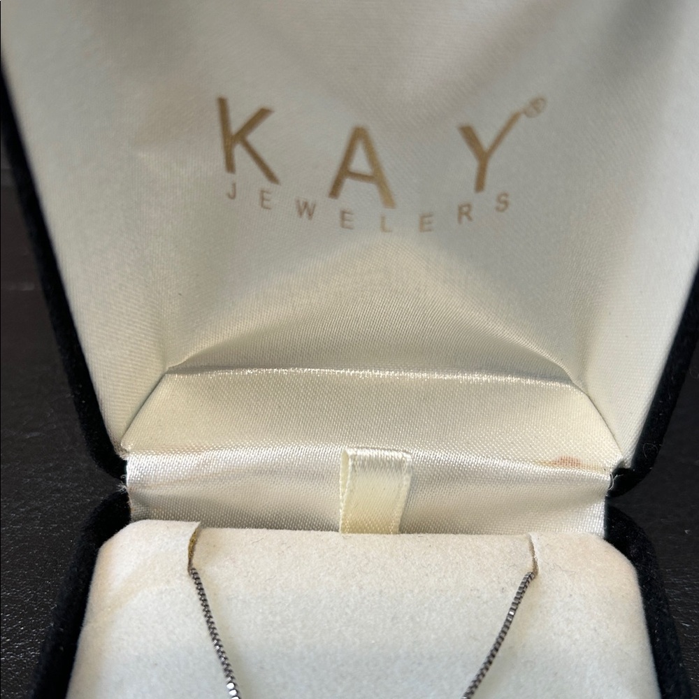EUC Kay Jewelers Silver Heart Necklace - sterling silver - Picture 2 of 7